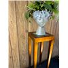 Image 2 : Table and Bust Lot