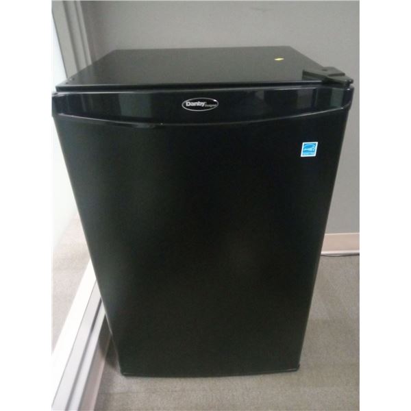 Danby mini fridge (20 X 20, 32H) Contents not included