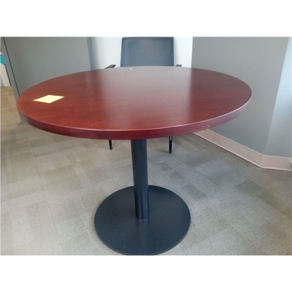 Circular table (36 X 29H)