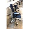 Image 2 : STEELCASE BLUE/GREY ADJUSTABLE ARM TASK CHAIR