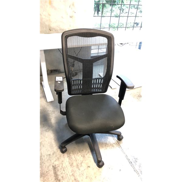 BLACK MESH HIGH BACK ADJUSTABLE ARM TASK CHAIR