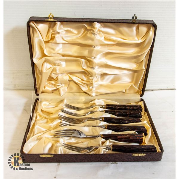 VINTAGE ENGLISH BONE HANDLED FORKS IN CASE