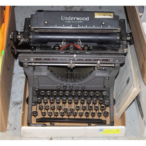 1940'S UNDERWOOD TYPE WRITER MADE IN CANADA