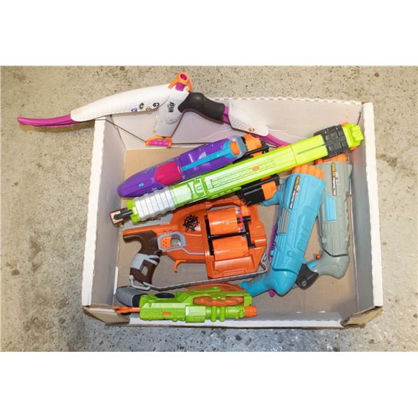 BOX WITH 8 NERF TOYS - INCL. NERF