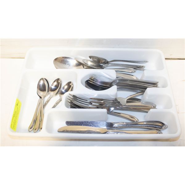 ONEIDA DELUXE STAINLESS FLATWARE- 46 PIECES