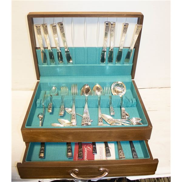 ROGERS BROS. "COMMUNITY" FLATWARE IN CANTEEN