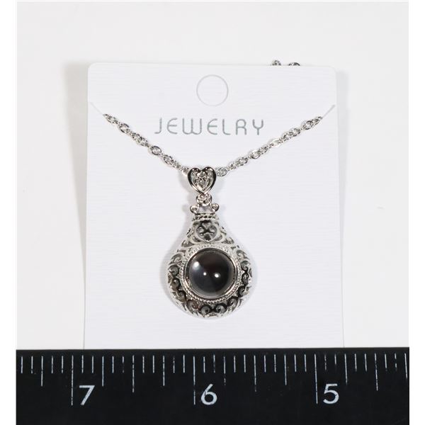 NEW ANTIQUE STYLE COLOR CHANGE PENDANT AND CHAIN