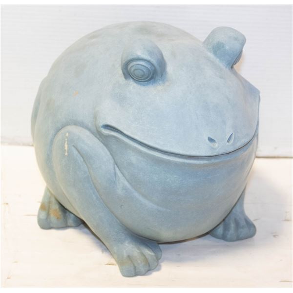RESIN LARGE FROG GARDEN STATUE- 11" X 11"