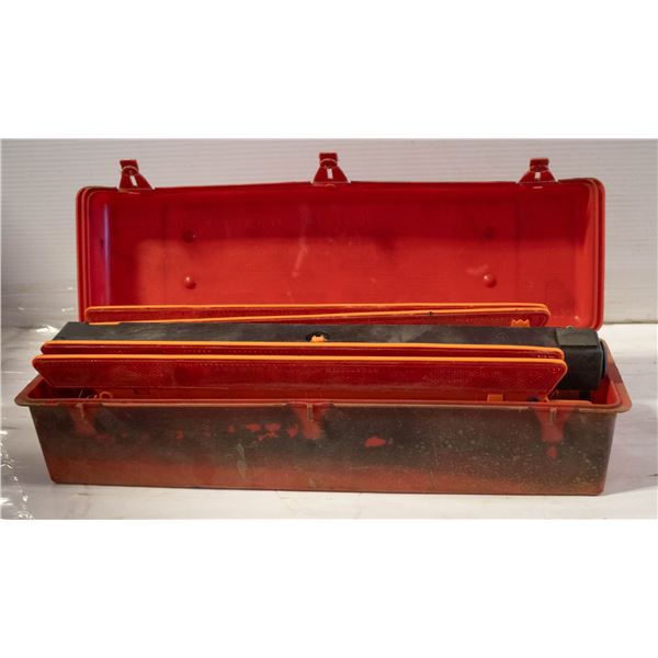 EMERGENCY WARNING TRIANGLE FLARE KIT