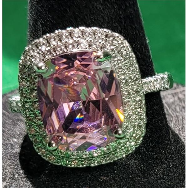 25)  DOUBLE HALO OF CLEAR CRYSTALS SURROUNDING