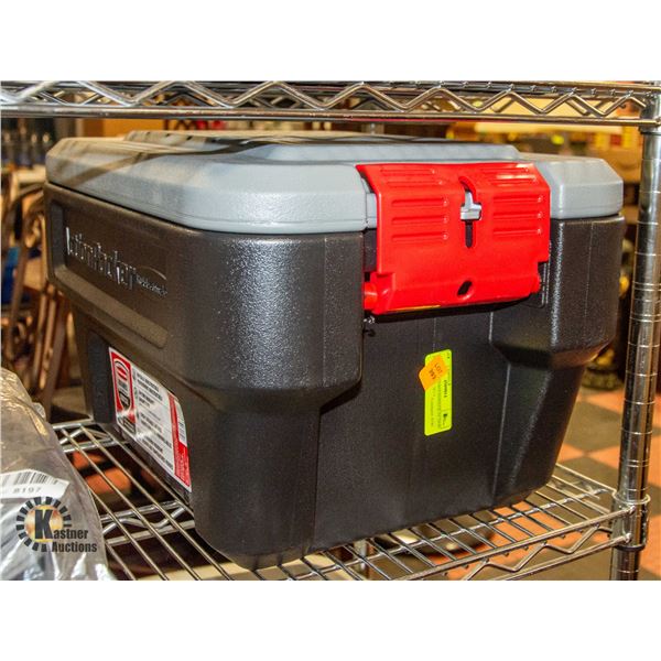 RUBBERMAID ROUGHNECK ACTION PACKER TOTE 30.2 L