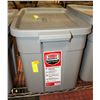 Image 1 : NEW RUBBERMAID 68 LITRE ROUGHNECK TOTE W. LID