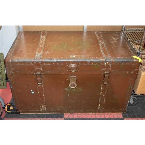 VINTAGE WORLD WAR II WOOD CHEST