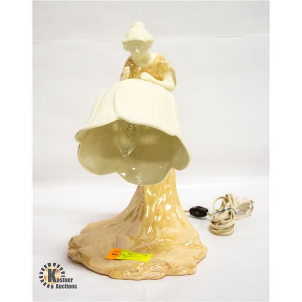 VINTAGE CERAMIC LADY TULIP BEDSIDE LAMP