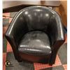 Image 1 : BLACK LEATHERETTE BUCKET SEAT 29" X 27" X 32"