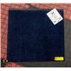 Image 1 : PLUSH MAT BLUE 18" X 18"