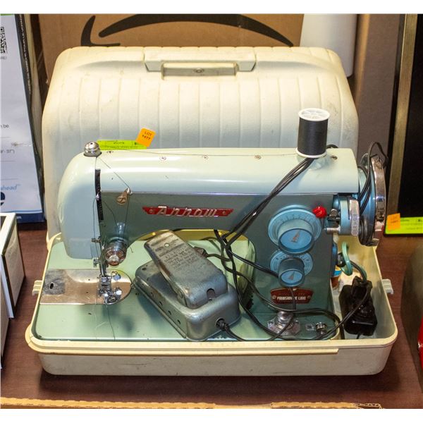 VINTAGE ARROW MODEL M-27Z PRECISION DELUXE SEWING