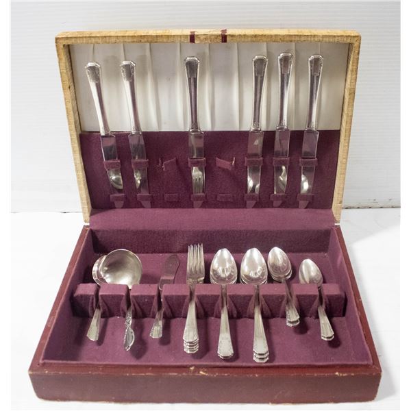 ESTATE VINTAGE FLATWARE BOX WITH SET OF