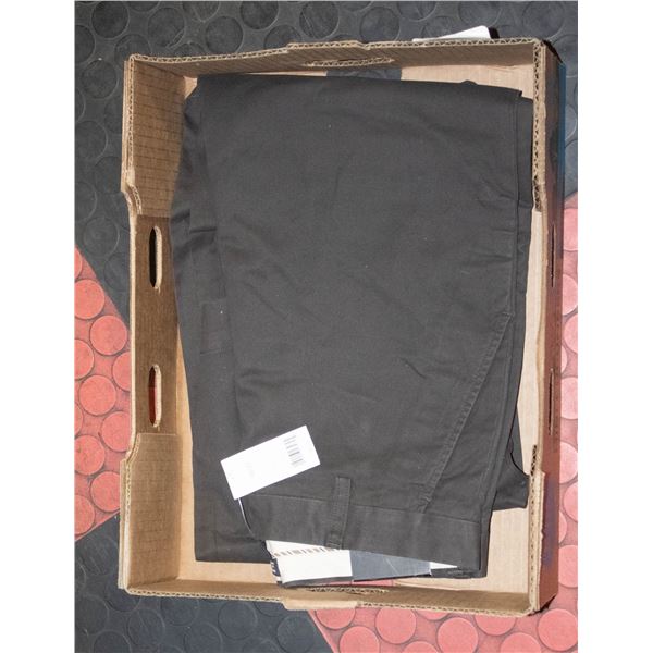 NEW PAIR OF BANANA REPUBLIC RELAXED FIT