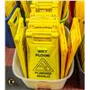 Image 1 : TOTE OF WET FLOOR SIGNS