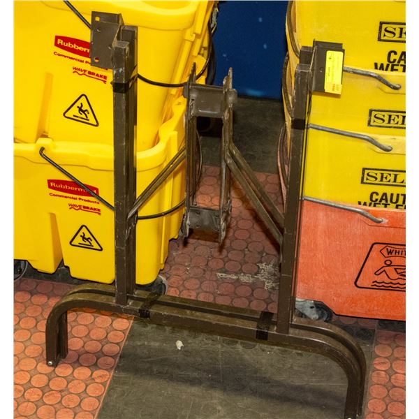 SET OF FOLDABLE TABLE LEGS