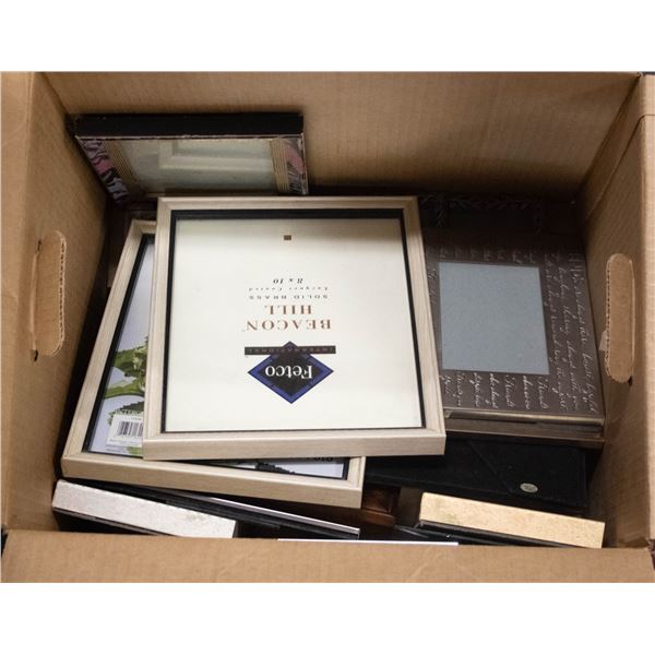 BOX WITH APPROX 20 PICTURE FRAMES