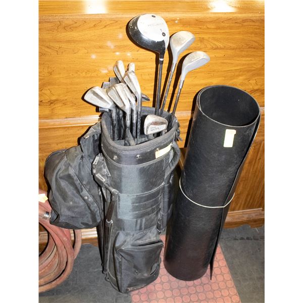 SET OF GOLF CLUBS WITH BAG
