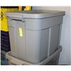 Image 1 : NEW RUBBERMAID 68 LITRE ROUGHNECK TOTE W. LID