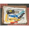 Image 1 : BOX WITH 8 VARIOUS KNIVES AND NEW BLADES