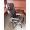 Image 11 : Office Desk & Chair C