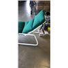Image 2 : WHITE PATIO LONGER WITH GREEN CUSHION