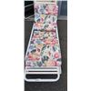 Image 2 : WHITE PATIO LONGER WITH FLOWER PRINT CUSHION