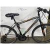Image 2 : BLACK AND ORANGE AVIGO BIKE