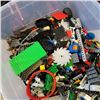 Image 2 : TOTE OF ASSORTED LEGO