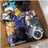 Image 2 : ASSORTED VINTAGE CAMERAS AND CAMERA ACCESSORIES