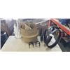 Image 1 : LOT OF HOUSEHOLD DECOR ITEMS