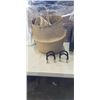 Image 2 : LOT OF HOUSEHOLD DECOR ITEMS