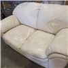 Image 2 : WHITE LEATHER LOVESEAT