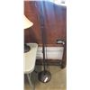 Image 4 : (2) MATCHING TABLE LAMPS AND FLOOR LAMP