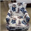 Image 2 : NOBEL CHAIR WITH FLOWER PATTERN