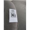 Image 2 : Grey Tufted Cloth Wingback Chair