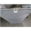Image 2 : Grey Hamper w/Bath Mats