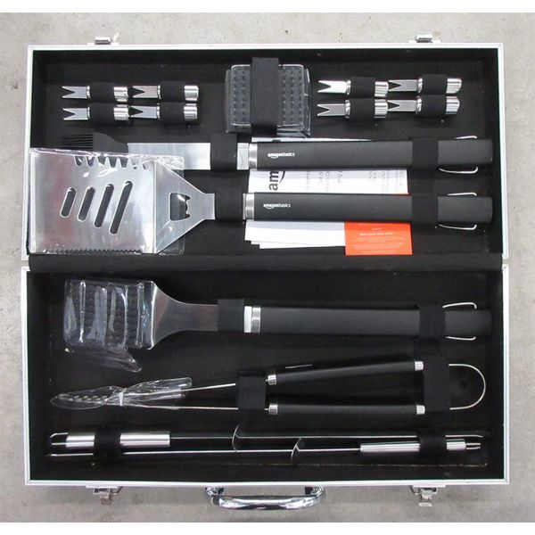 New 15 Piece BBQ & Grilling Tool Set in Case