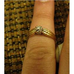 Lady's diamond ring 14K with small diamond (132)