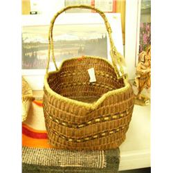 17" Tlingit cedar basket with handle - in poor condition (2)