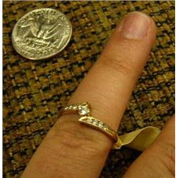 14K gold lady's diamond  ring with 9 small diamonds (132)