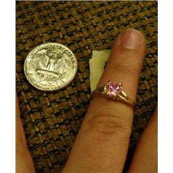 14K gold lady's ring with pink stones (132)
