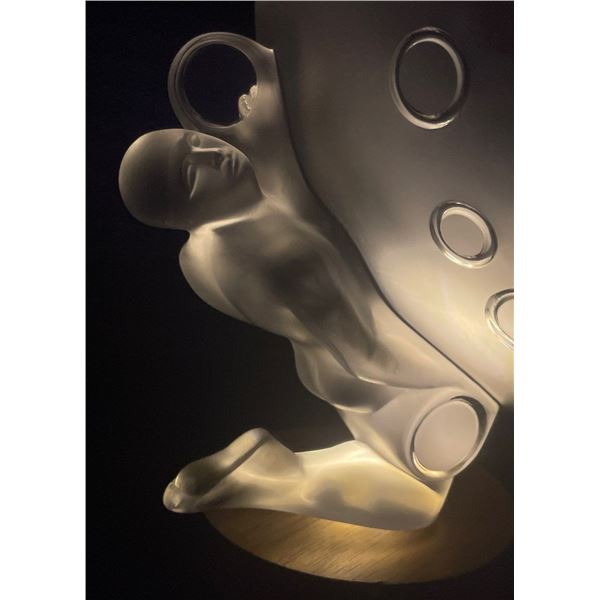 Lalique Crystal Bowl Men Holding Bowl 12D