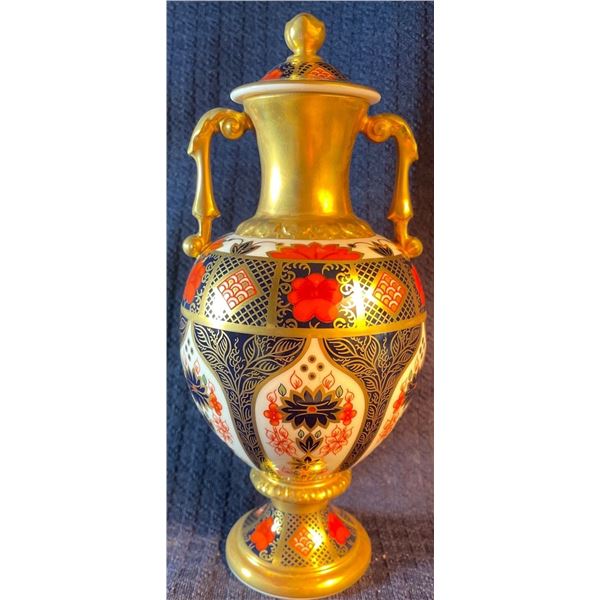 Royal Crown Derby Urn 8T