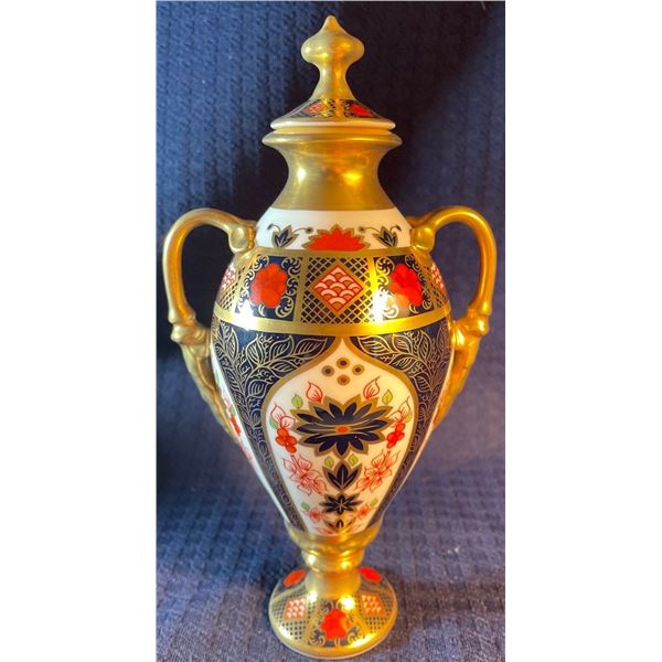 Royal Crown Derby Urn 8T